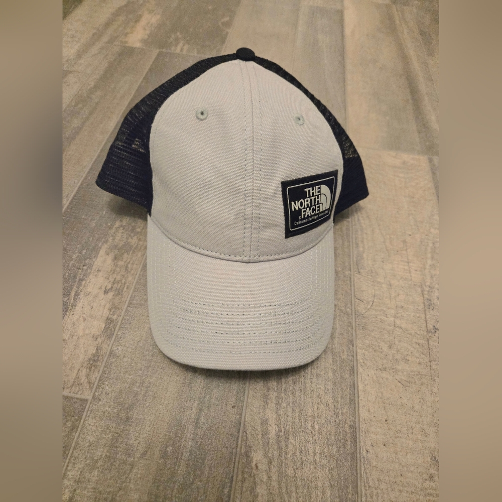 The North Face unisex Mudder Trucker Hat snapback patch logo